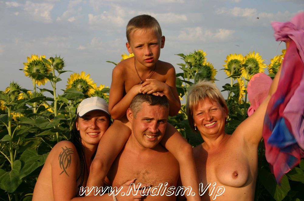 [Image: Purenudism-Outdoor-Sunflower-Fields-3.jpg]